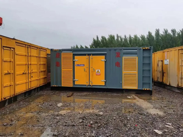 房山柴油发电机如何判断干式空气滤清器是否需要更换？